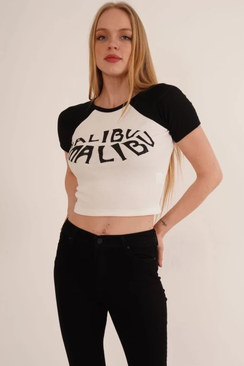 Siyah Bisiklet Yaka Baskılı Pamuklu Crop T-Shirt CO-2523254271