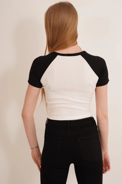 Siyah Bisiklet Yaka Baskılı Pamuklu Crop T-Shirt CO-2523254271