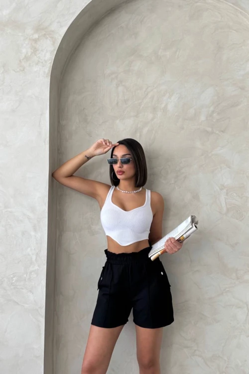 Siyah Çift Cepli Beli Fırfırlı Önü Çimalı Keten Şort BCHN-2525834