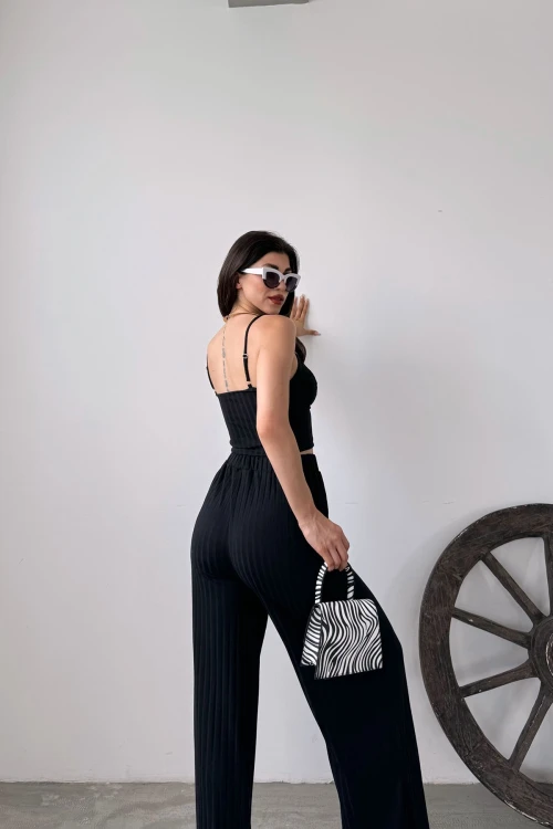 Siyah İp Askılı Crop Bluz Ve Yırtmaç Detaylı Pantolon İkili Takım BCDF-251084