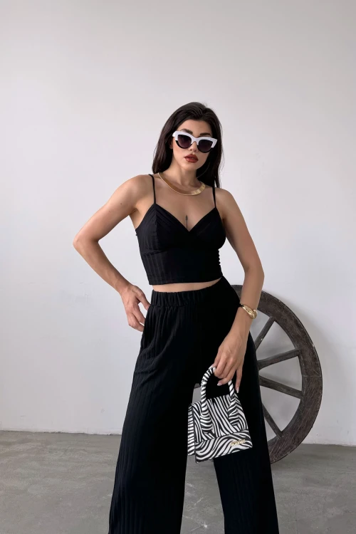 Siyah İp Askılı Crop Bluz Ve Yırtmaç Detaylı Pantolon İkili Takım BCDF-251084