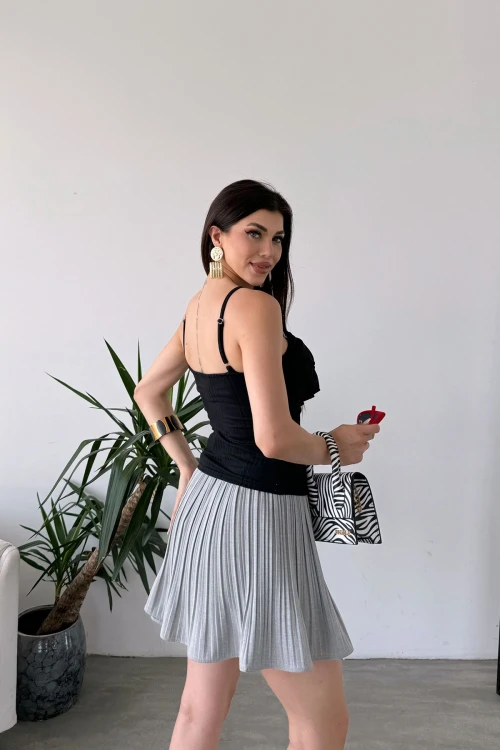 Siyah İp Askılı Volan Detaylı Bluz BCDF-251089