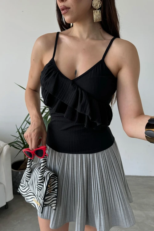 Siyah İp Askılı Volan Detaylı Bluz BCDF-251089