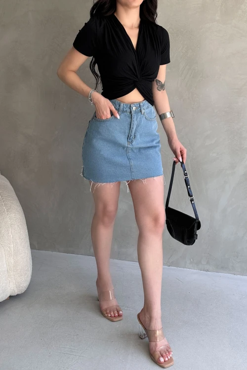 Siyah Kruvaze Yaka Crop Bluz BCDF-252178