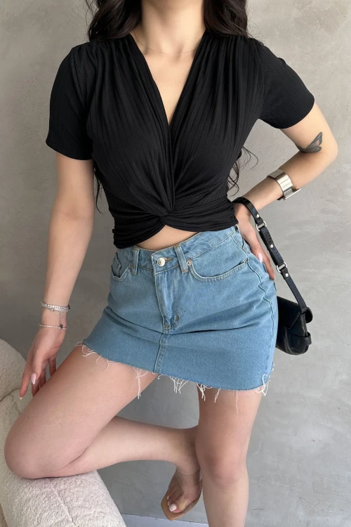 Siyah Kruvaze Yaka Crop Bluz BCDF-252178