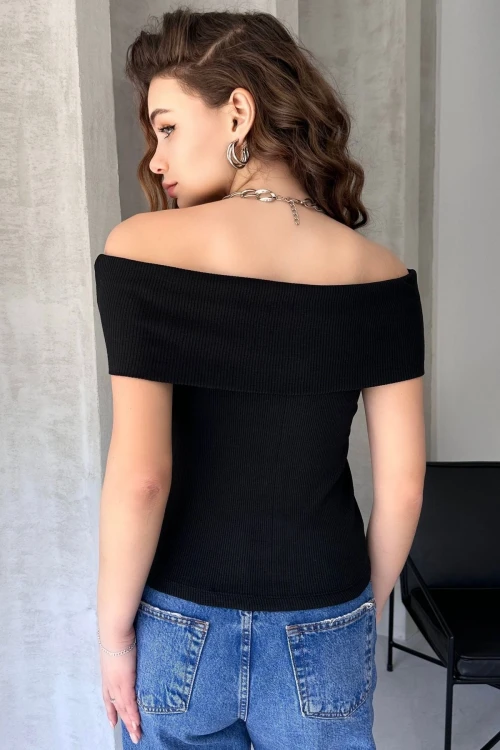 Siyah Madonna Yaka Örme Bluz BCOR-252457