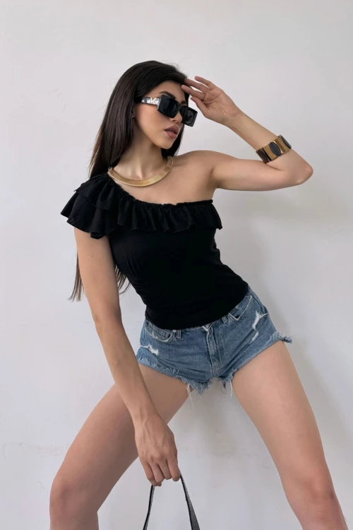 Siyah Tek Omuz Fırıfır Detaylı Bluz