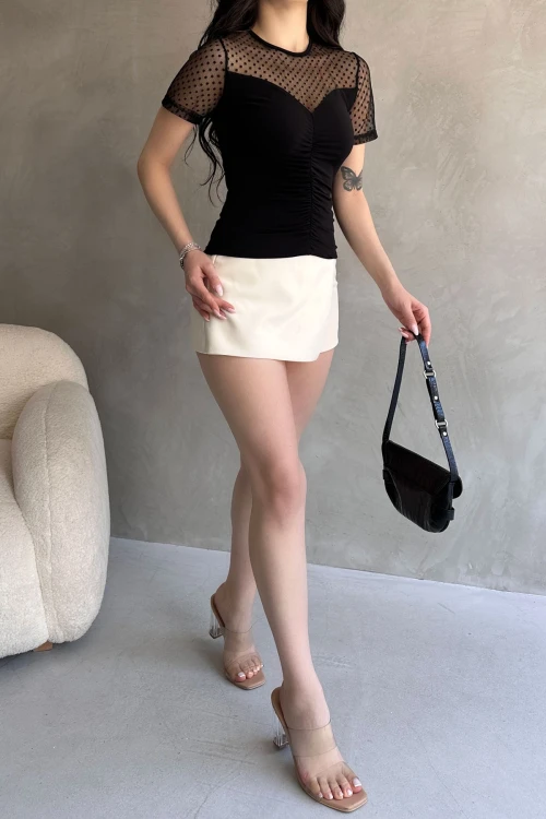 Siyah Tül Detaylı Önü Büzgülü Crep Bluz BCDF-252173