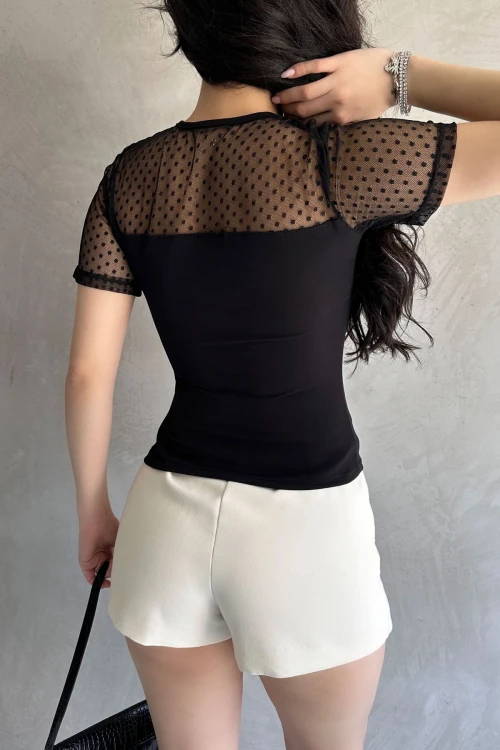 Siyah Tül Detaylı Önü Büzgülü Crep Bluz BCDF-252173