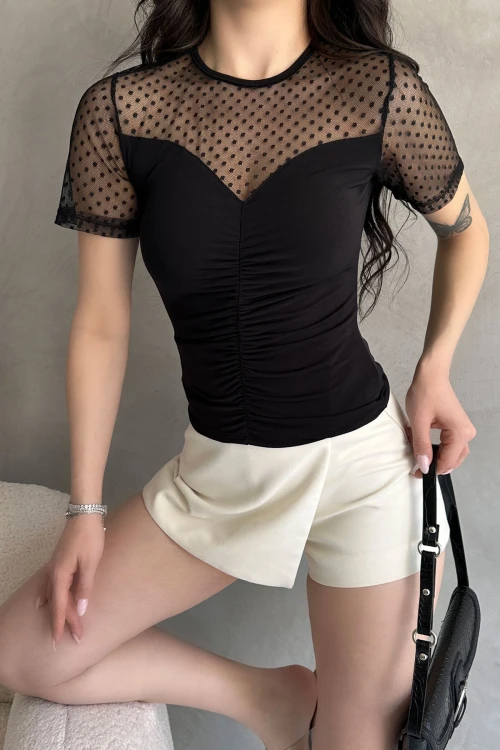 Siyah Tül Detaylı Önü Büzgülü Crep Bluz BCDF-252173