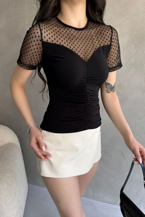 Siyah Tül Detaylı Önü Büzgülü Crep Bluz BCDF-252173