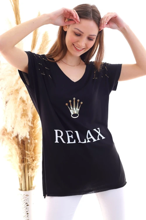 Siyah V Yaka Baskılı Omuzları Aksesuarlı Oversize Tişört CO-2520050509