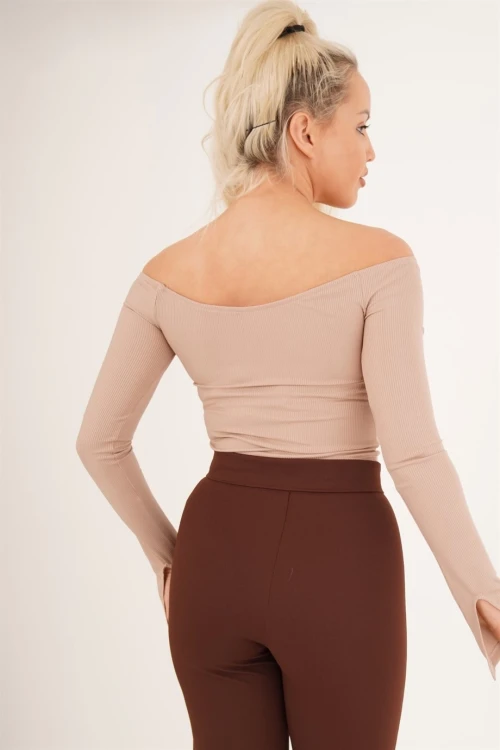 Taş Madonna Yaka Bilek Yırtmaçlı Uzun Kol Bluz CO-2523254221