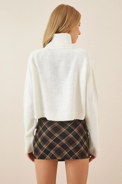 Beyaz Boğazlı Crop Triko Kazak BCBSK-25700-K7288