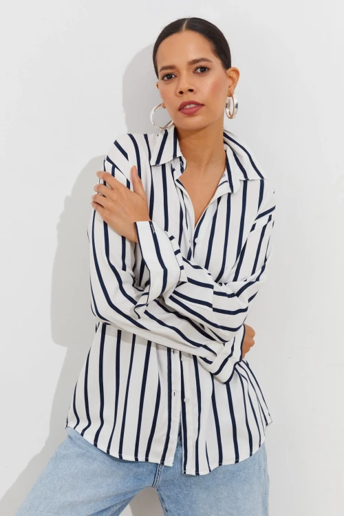 Beyaz Siyah Çizgili Uzun Kollu Oversıze Gömlek BCBSK-25700-K7406