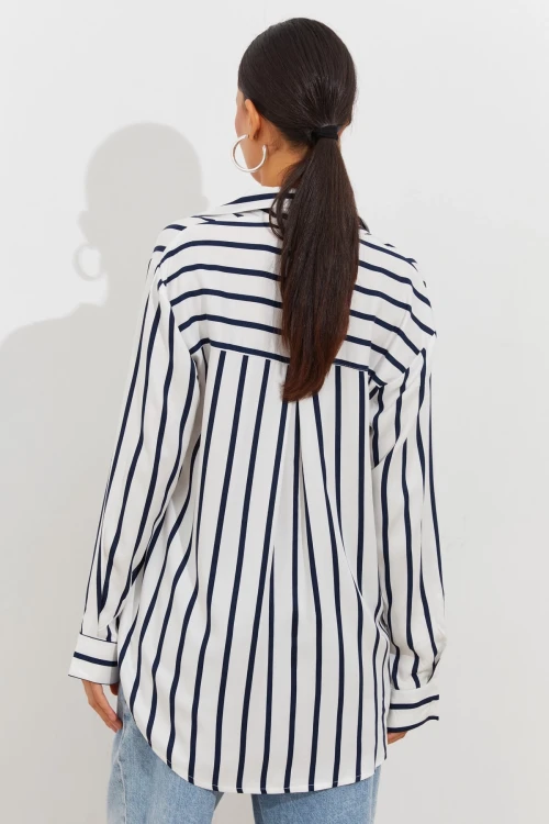 Beyaz Siyah Çizgili Uzun Kollu Oversıze Gömlek BCBSK-25700-K7406