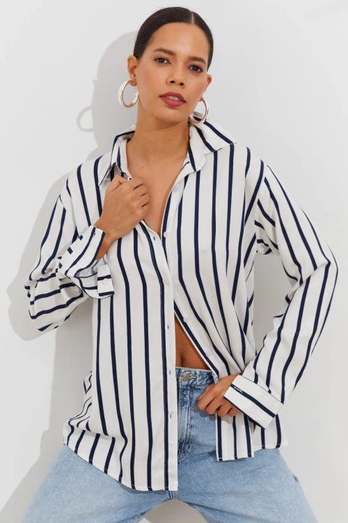 Beyaz Siyah Çizgili Uzun Kollu Oversıze Gömlek BCBSK-25700-K7406