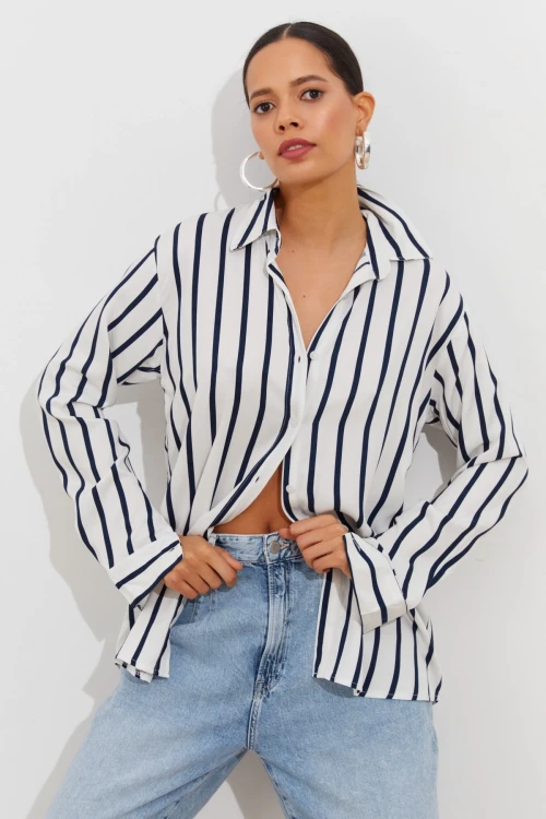 Beyaz Siyah Çizgili Uzun Kollu Oversıze Gömlek BCBSK-25700-K7406