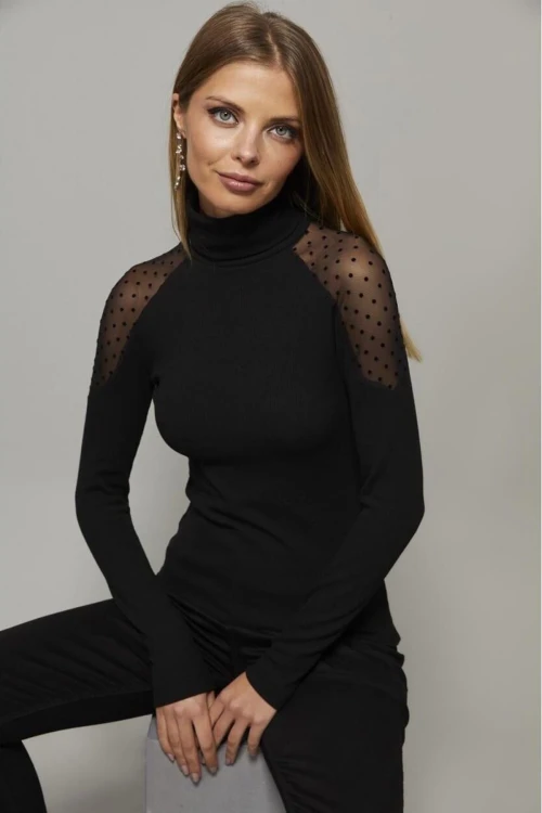 Siyah Balıkçı Yaka Dantel Detaylı Bluz BCBSK-25700-K7009