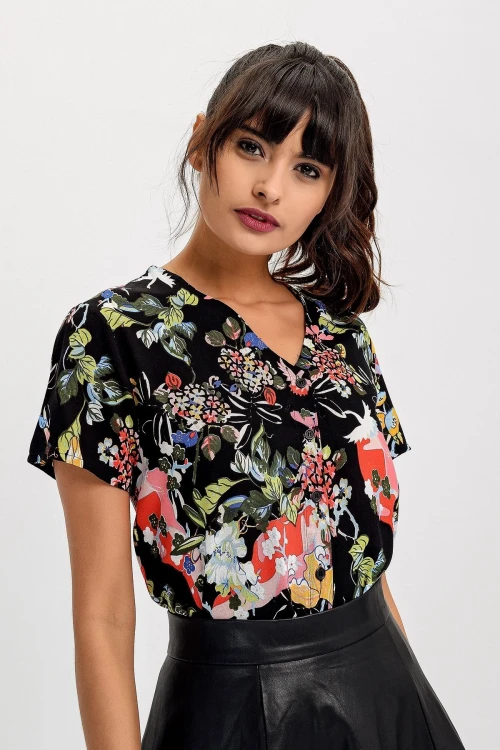 Siyah Kırmızı V Yaka Desenli Bluz BCBSK-25700-H5030