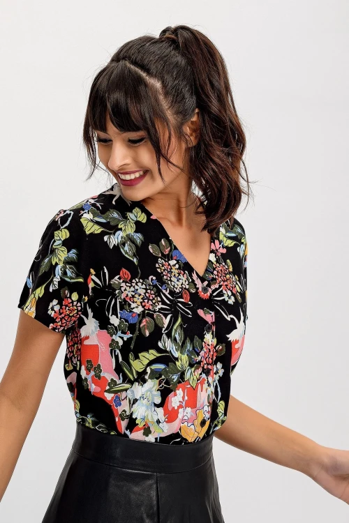 Siyah Kırmızı V Yaka Desenli Bluz BCBSK-25700-H5030