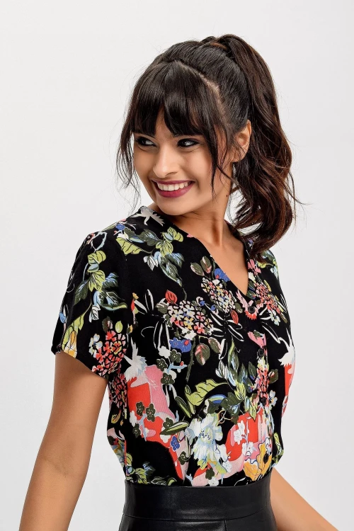 Siyah Kırmızı V Yaka Desenli Bluz BCBSK-25700-H5030