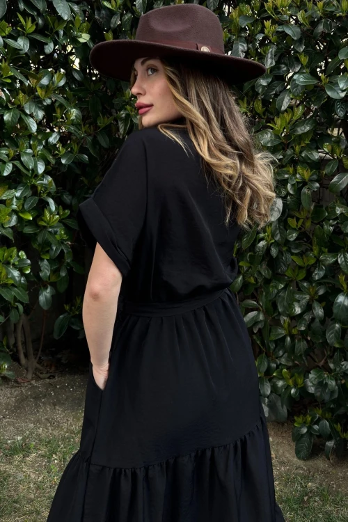 Siyah Yarım Patlı Eteği Piliseli Kendinden Kemerli Salaş Elbise BCBSK-25700-3336