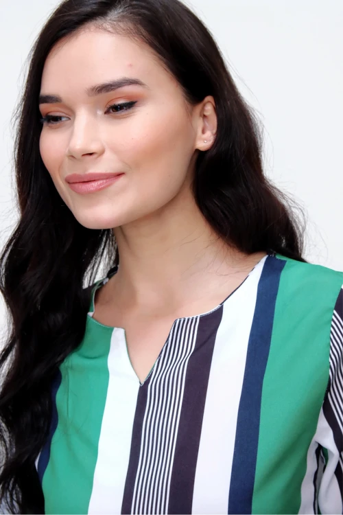 Siyah Yeşil Yakası Yırtmaçlı Çizgili Krep Bluz BCBSK-25700-2752