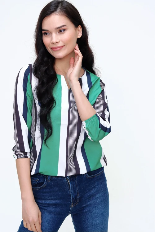 Siyah Yeşil Yakası Yırtmaçlı Çizgili Krep Bluz BCBSK-25700-2752