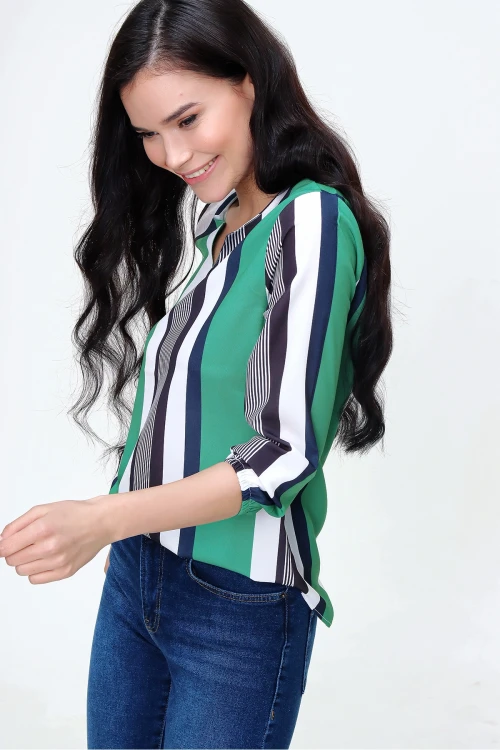 Siyah Yeşil Yakası Yırtmaçlı Çizgili Krep Bluz BCBSK-25700-2752