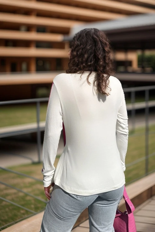 Beyaz Asimetrik Kesim Şerit Detaylı Salaş Bluz BCBSK-25700-3586