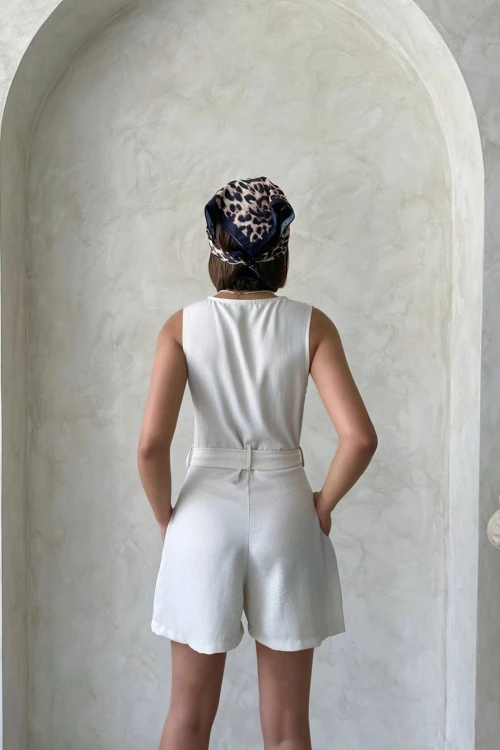 Beyaz Kuşaklı Pileli Düğmeli Şort Tulum BCHN-25255055
