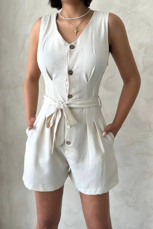 Beyaz Kuşaklı Pileli Düğmeli Şort Tulum BCHN-25255055