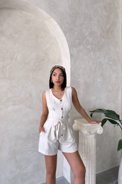 Beyaz Kuşaklı Pileli Düğmeli Şort Tulum BCHN-25255055