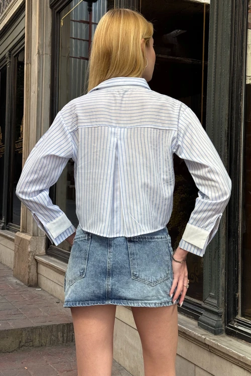 Beyaz Mavi Manşet Ve Cepleri Garnili Çizgili Oversize Crop Dokuma Gömlek BC231036