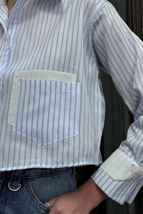 Beyaz Mavi Manşet Ve Cepleri Garnili Çizgili Oversize Crop Dokuma Gömlek BC231036