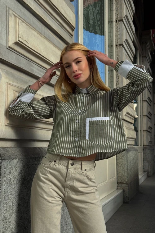 Haki Manşet Ve Cepleri Garnili Çizgili Oversize Crop Dokuma Gömlek BC231036
