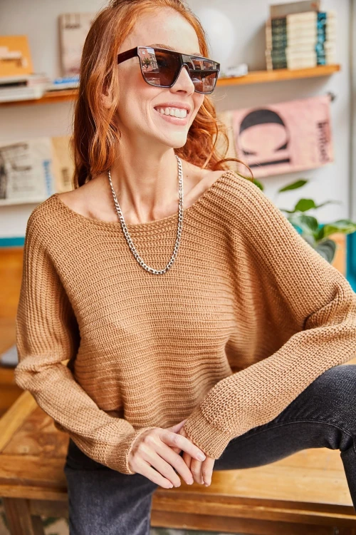 Kahve Geniş Yaka Yarasa Kol Triko Kazak BCBSK-25700-K7555