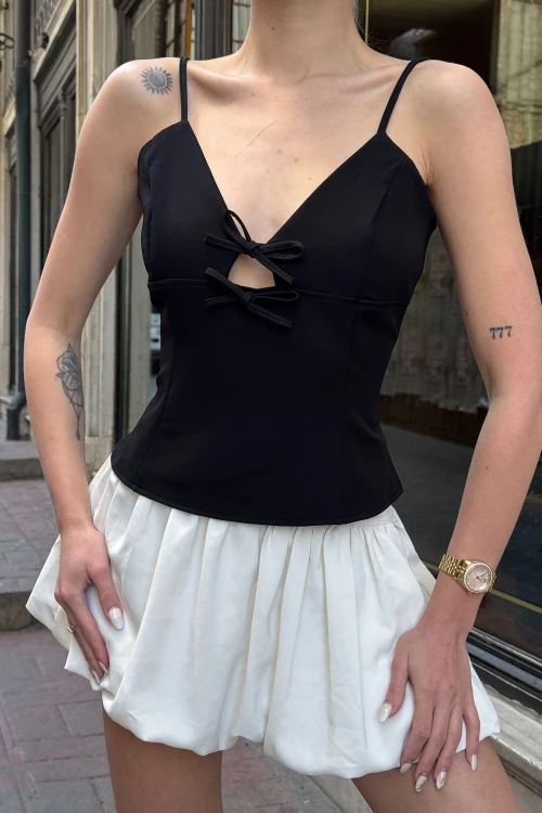 Siyah Ayarlanabilir İp Askılı Önü Bağlama Detaylı Yazlık Bluz BCDF-252187