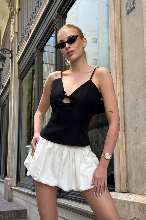 Siyah Ayarlanabilir İp Askılı Önü Bağlama Detaylı Yazlık Bluz BCDF-252187