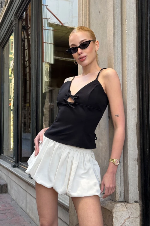 Siyah Ayarlanabilir İp Askılı Önü Bağlama Detaylı Yazlık Bluz BCDF-252187