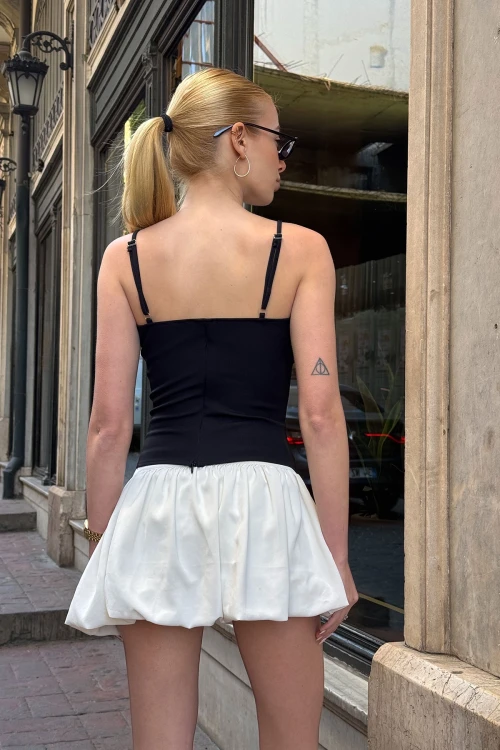 Siyah Ayarlanabilir İp Askılı Önü Bağlama Detaylı Yazlık Bluz BCDF-252187