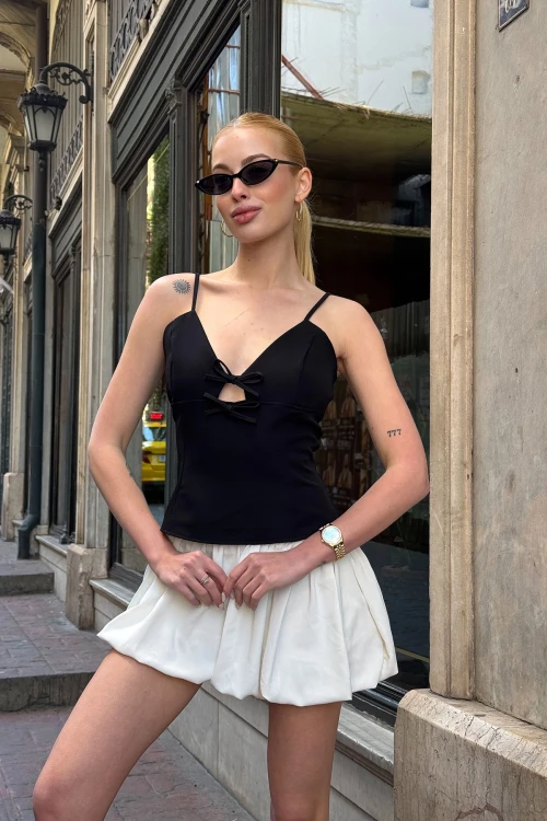 Siyah Ayarlanabilir İp Askılı Önü Bağlama Detaylı Yazlık Bluz BCDF-252187