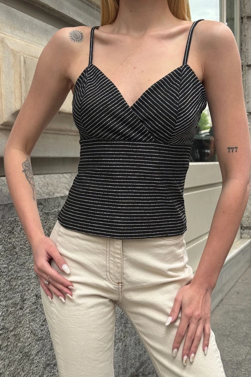 Siyah İp Askılı Kruvaze Yaka Bluz