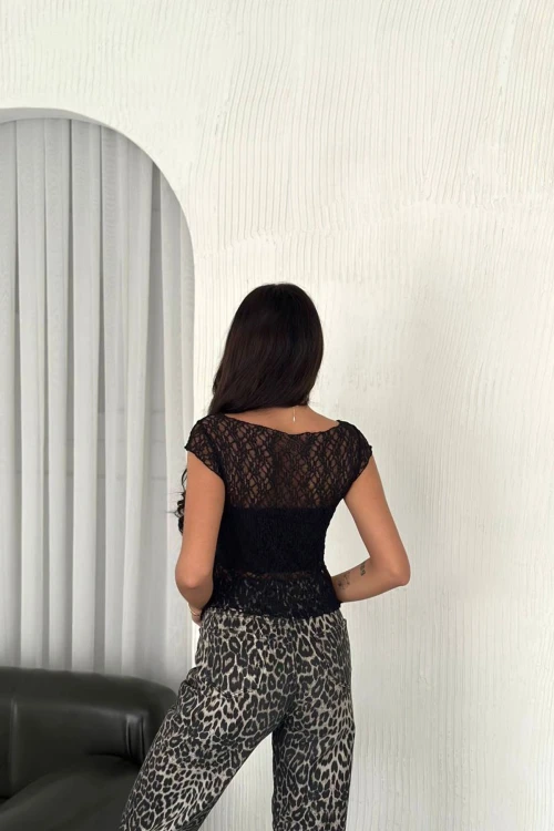 Siyah Kayık Yaka Dantel Bluz BCZK25SA362