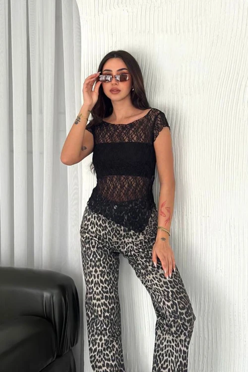 Siyah Kayık Yaka Dantel Bluz BCZK25SA362