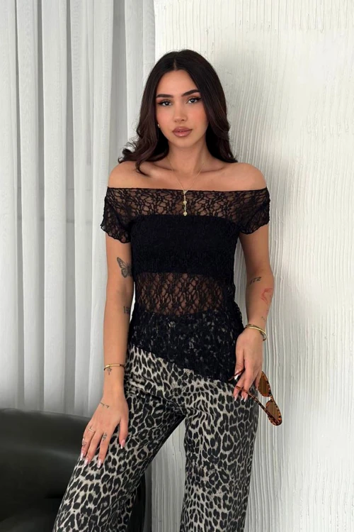 Siyah Kayık Yaka Dantel Bluz BCZK25SA362