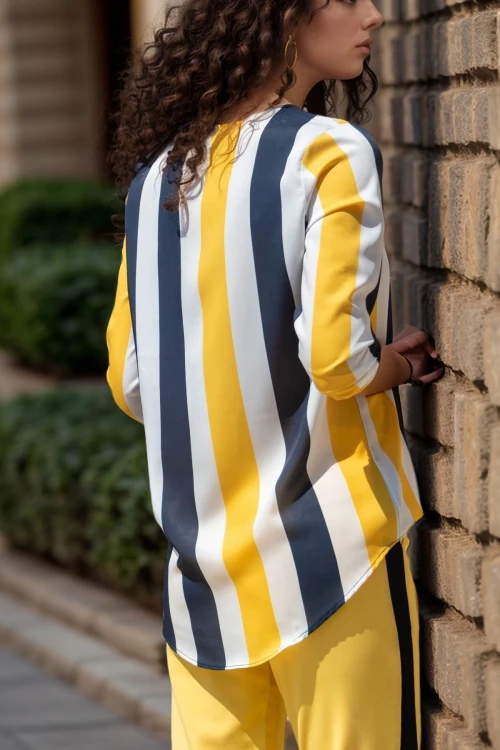 Siyah Sarı Yakası Yırtmaçlı Krep Bluz BCBSK-25700-2841