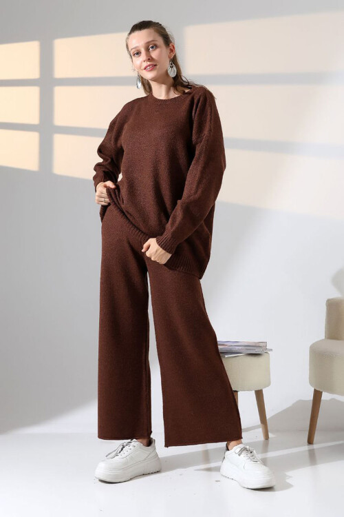 Acı Kahve Bisiklet Yaka Kazak Ve Geniş Paça Pantolon Alt Üst Triko Takım BCES-252005