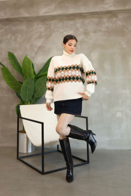 Bej Boğazlı Desenli Triko Kazak BCES-252010